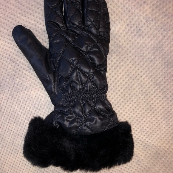 UGG Leather Gloves - Picture 4 of 4